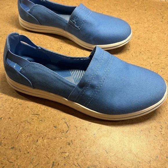 CLARKS Cloudsteppers Breeze Slip On Loafer - size women’s 9 W - Picture 4 of 8
